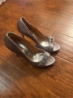 Chrome silver badgley Mischka peep toe formal heel